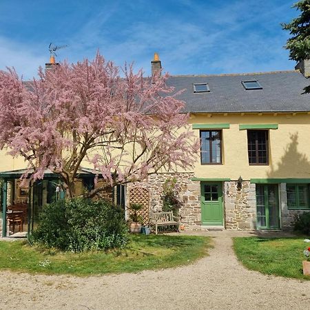 Bed and Breakfast Les Berges De La Planchette Yvignac-la-Tour Экстерьер фото