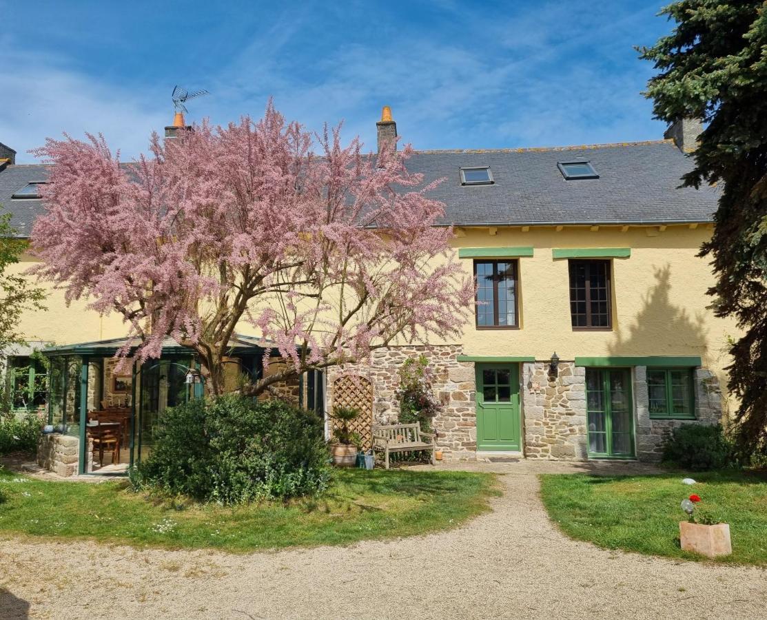 Bed and Breakfast Les Berges De La Planchette Yvignac-la-Tour Экстерьер фото