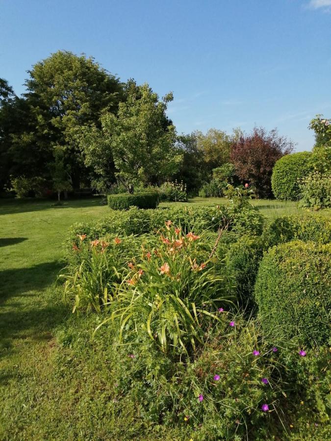 Bed and Breakfast Les Berges De La Planchette Yvignac-la-Tour Экстерьер фото