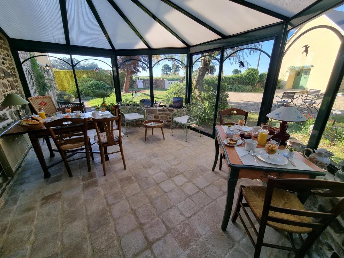 Bed and Breakfast Les Berges De La Planchette Yvignac-la-Tour Экстерьер фото
